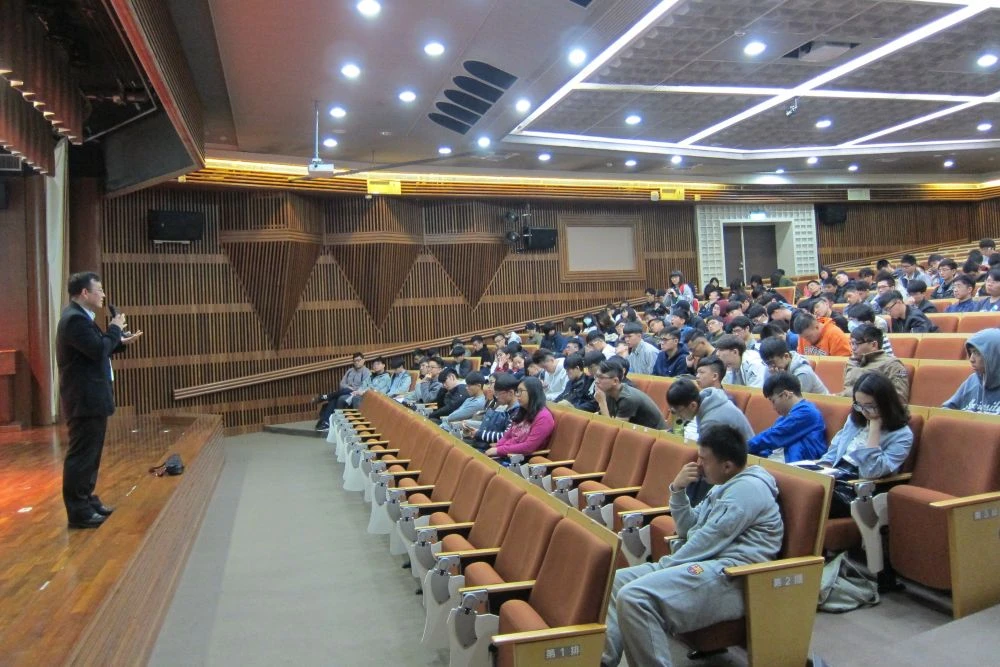 專業外語教育特色